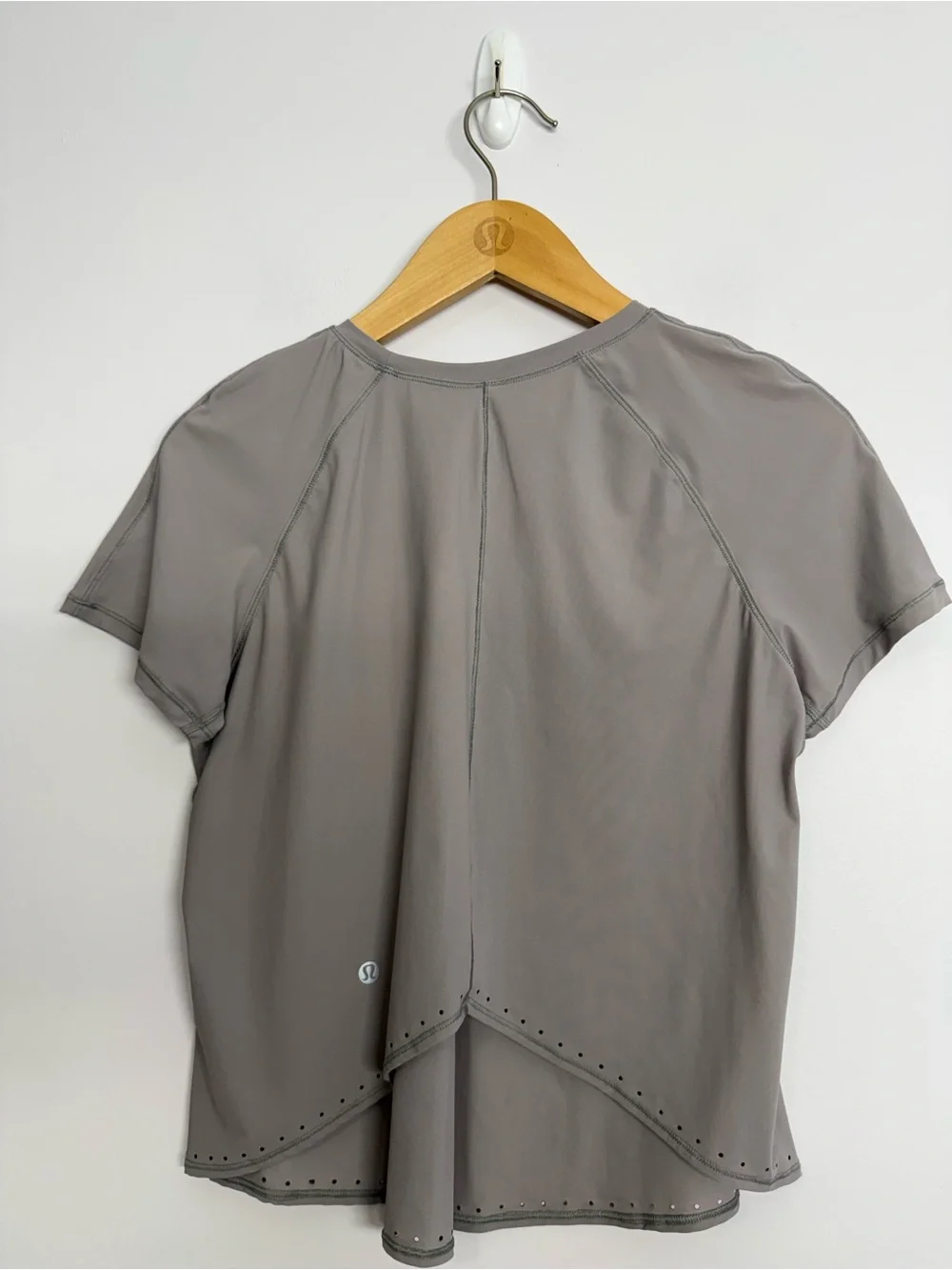 Lululemon Rise and Run Short Sleeve Taupe Gray Size 6